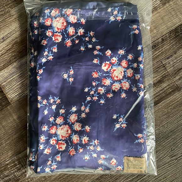 Morgan Lane Robe - Picture 4 of 5